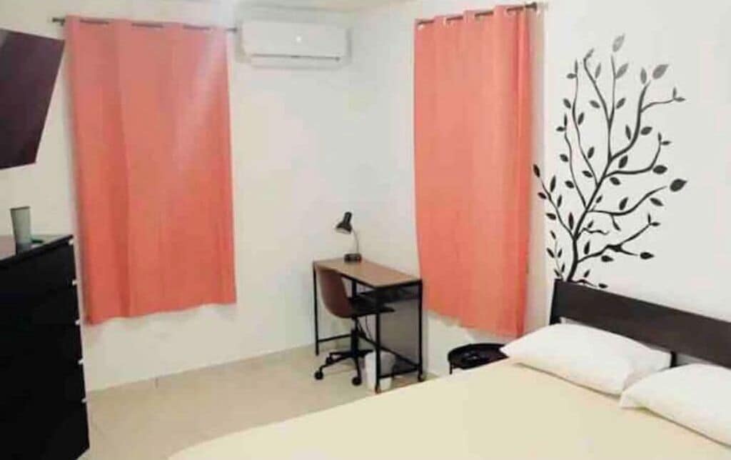 3 bedrooms, desk, iron/ironing board, free WiFi