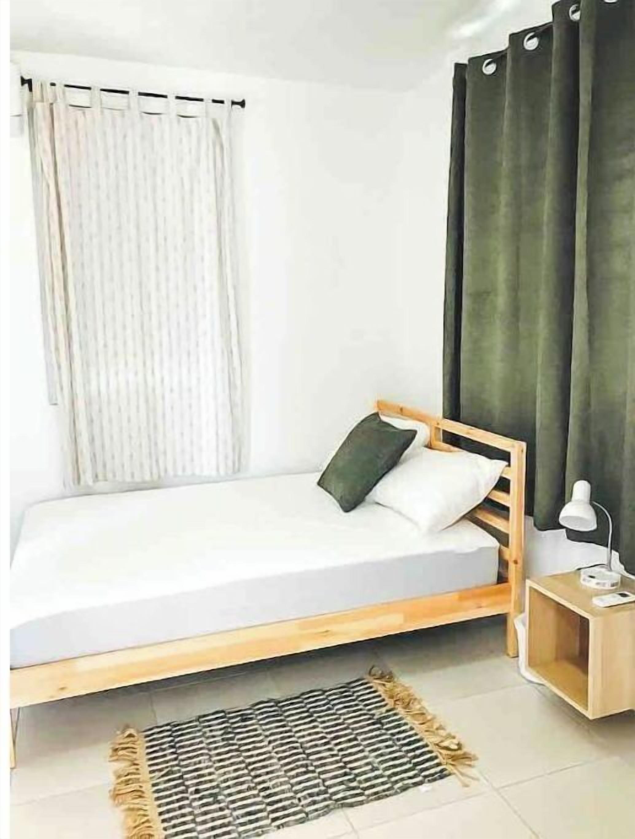 3 habitaciones, escritorio, tabla de planchar con plancha y wifi gratis 
