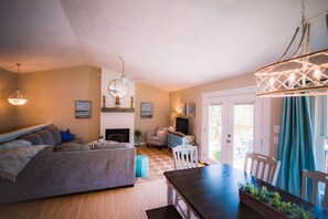 スマートテレビ、テーブルサッカー台