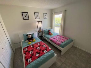 4 chambres, fer et planche à repasser, Wi-Fi, draps fournis