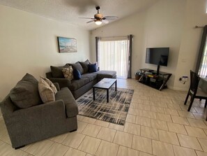 テレビ、書斎 / ワークスペース