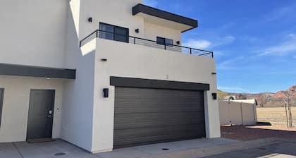 Gorgeous 3 bedroom 2.5 bath townhouse with hot tub.