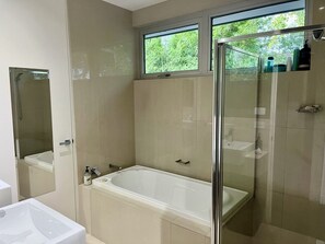 Bathtub