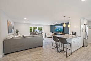 Interior - The Wisteria Oasis With heated pool and hot tub,cold plunge (Sarasota)