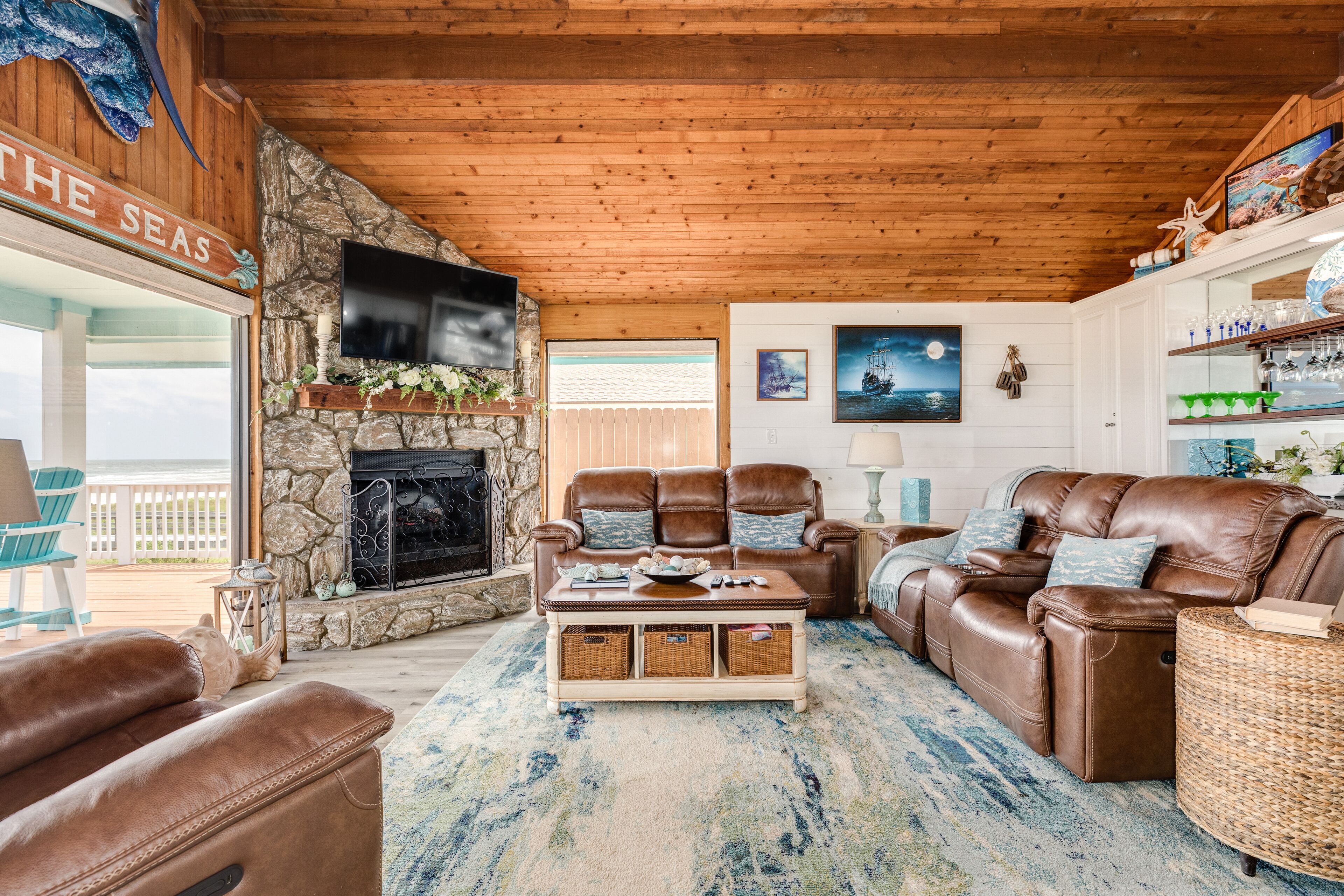 Tranquil beach home with amazing water views, fast WiFi, furnished deck & AC