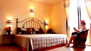 Habitación tradicional doble, 1 cama de matrimonio grande | Edredones de plumas, colchones viscoelásticos, decoración individual