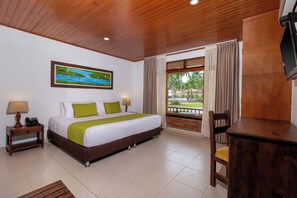 Superior dubbelrum | Minibar, värdeförvaringsskåp på rummet och skrivbord