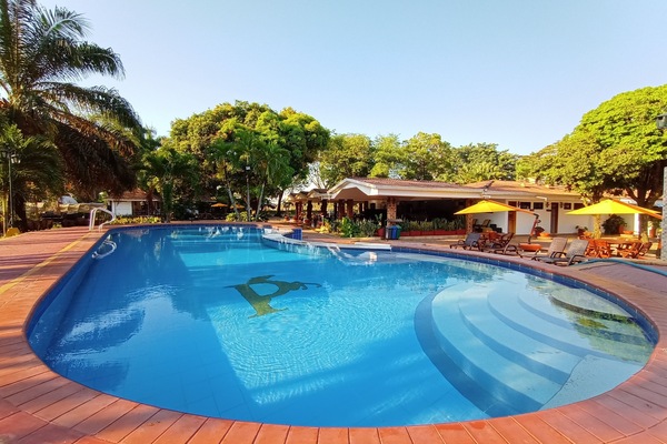 2 outdoor pools