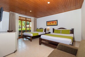 Superior Triple Room | Minibar, in-room safe, desk, laptop workspace - Hotel Campestre La Potra (Villavicencio)