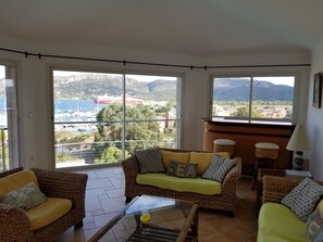 Fernseher, Kamin, DVD-Player, Stereoanlage