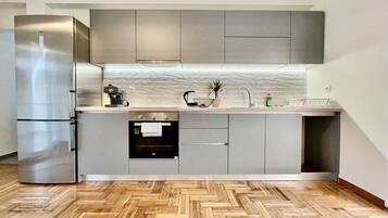 Fridge, oven, coffee/tea maker, cookware/dishes/utensils