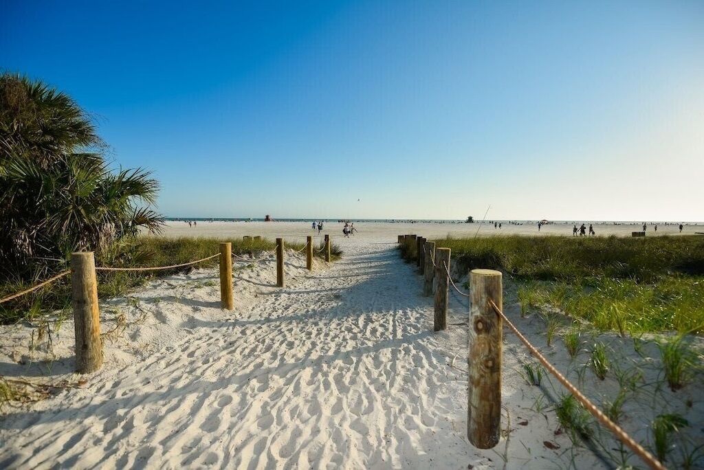 Beach nearby, sun loungers, beach towels