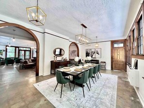 Dining - Luxury Historic 4-Bedroom Retreat in North Asheville – Hot Tub & Mountain Views (Asheville)