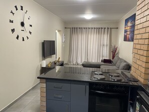 Réfrigérateur, micro-ondes, four, lave-vaisselle