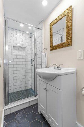 Combined shower/tub, hair dryer, towels, soap