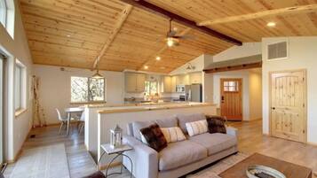 Smart TV, chimenea y impresora