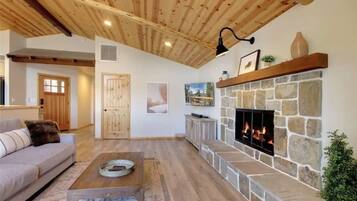 Smart-TV, Kamin, Drucker