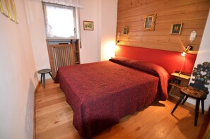 2 chambres, fer et planche à repasser, draps fournis