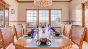 Dining - Whale's Paradise (Depoe Bay)