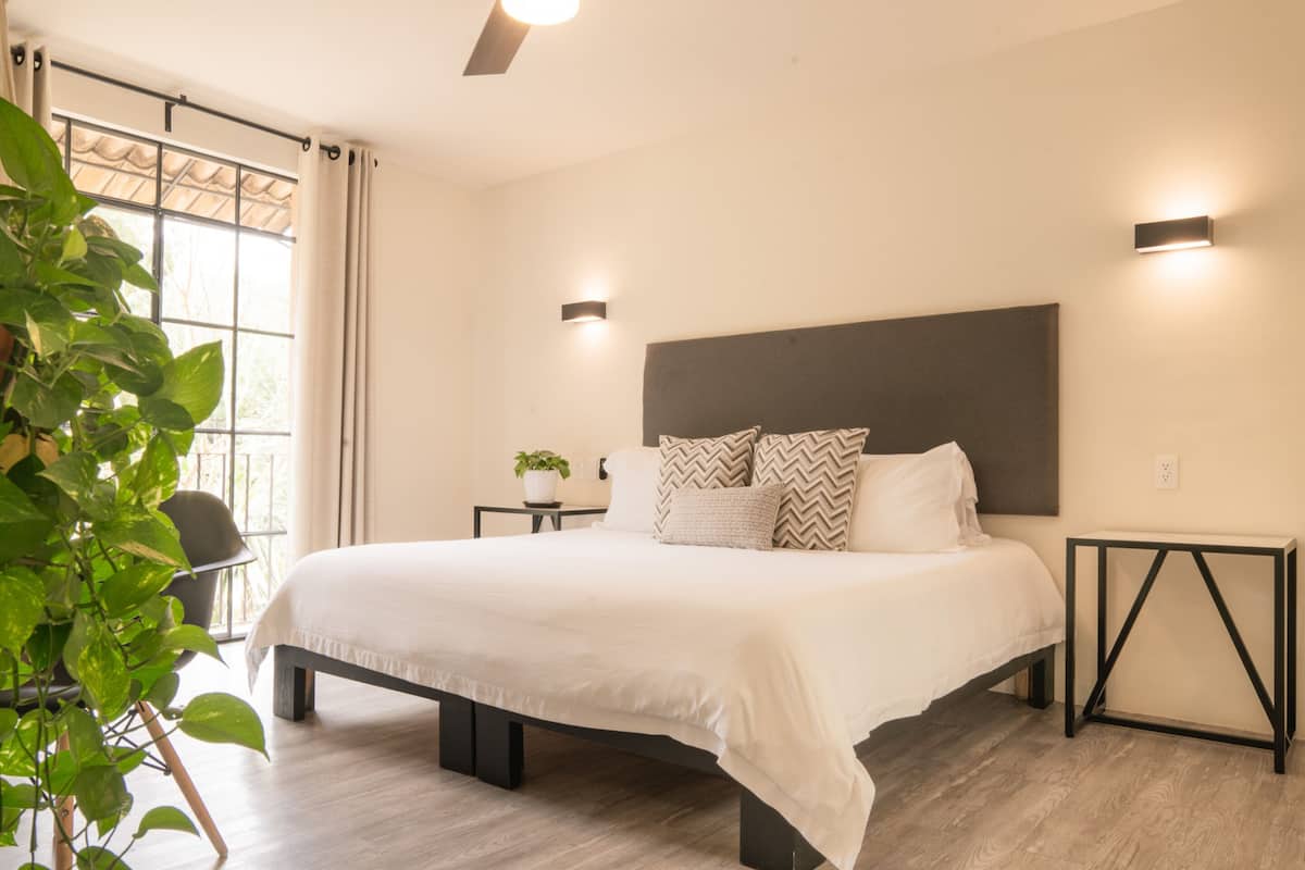 1 Schlafzimmer, Schreibtisch, laptopgeeigneter Arbeitsplatz