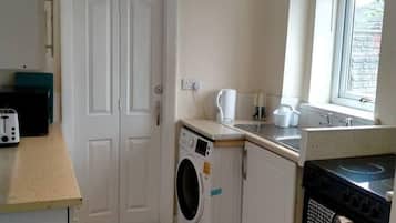House | Private kitchen | Fridge, microwave, oven, stovetop