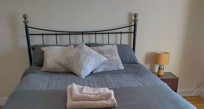 Spacious 3bed House in Walsall With Parking Onsite