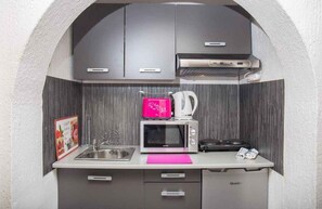 Fridge, microwave, stovetop, coffee/tea maker - Holiday apartment with air conditioning and roof terrace (Dramalj)