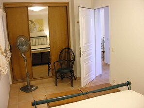 2 habitaciones, tabla de planchar con plancha y wifi gratis 