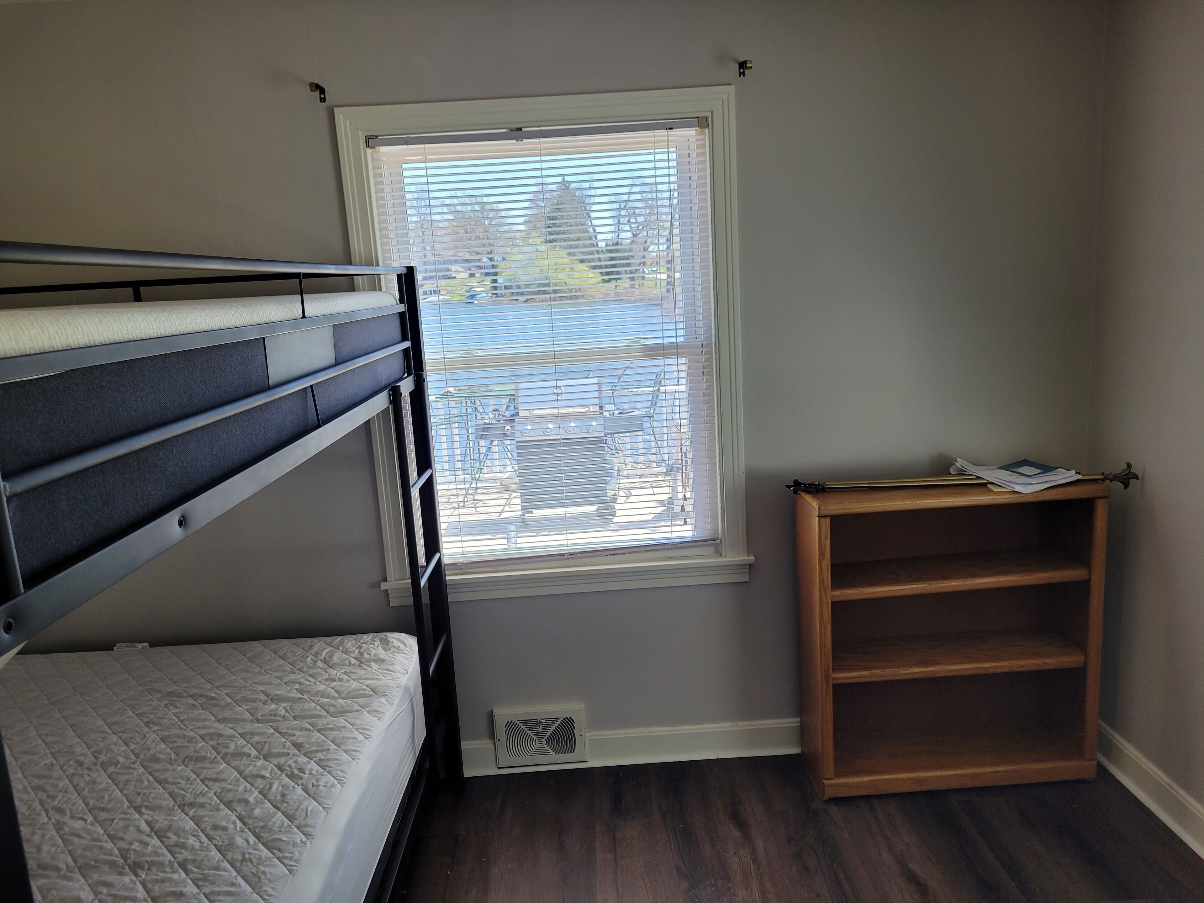 2 bedrooms, WiFi (free), bed sheets