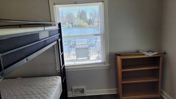 2 bedrooms, WiFi (free), bed sheets