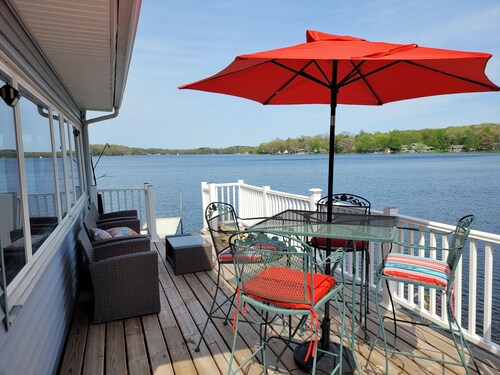 Lake Front home with with pontoon boat available for rent