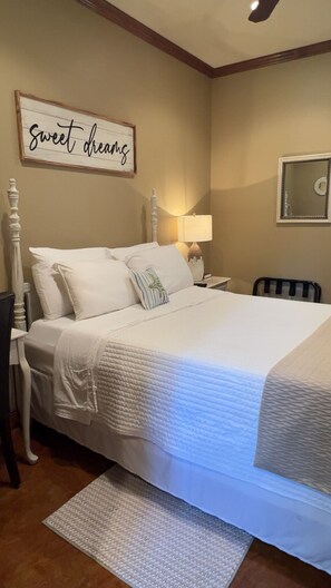 1 habitación, tabla de planchar con plancha, wifi gratis y ropa de cama 