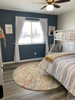 3 bedrooms, travel crib, free WiFi, bed sheets