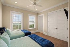 5 bedrooms, iron/ironing board, bed sheets
