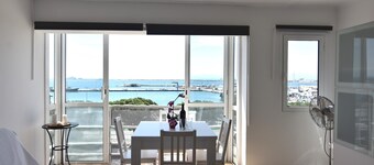 Vacation rental in Roses, Costa Brava: House by the sea with views of the port, capacity for 4 people.