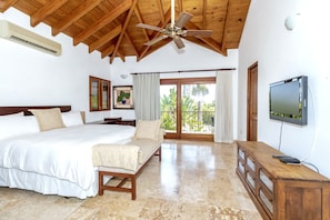 5 chambres, coffres-forts dans les chambres, fer et planche à repasser