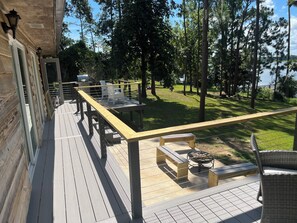 Outdoor dining - Georgia Lake House Retreat (Donalsonville)