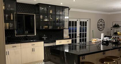 Beautiful one acre Estate 4/3 minutes