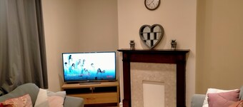 Spacious 3Bed House in Walsall with parking onsite