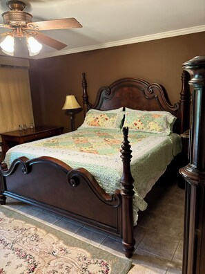 4 bedrooms, iron/ironing board, bed sheets