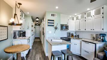 Fridge, oven, stovetop, coffee/tea maker