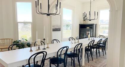 Luxury hot tub wine country Victorian near SLO