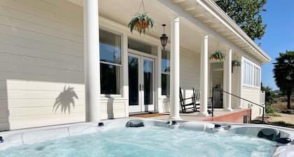 Edna Estate Modern Victorian, Sleeps 17, Hot Tub, by SLO Cal Stays