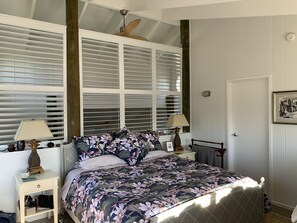 3 bedrooms, desk, iron/ironing board, free WiFi