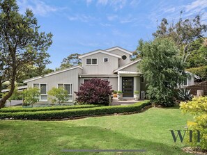 Exterior - Relaxed Retreat - hot plunge pool, wood fire, pet friendly, 4pm Sun checkout. (Mount Martha)
