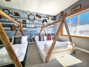 4 bedrooms, desk, travel cot, free WiFi