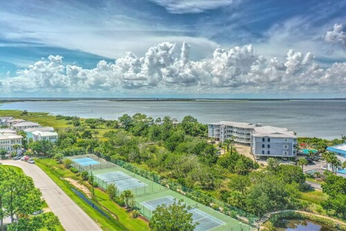 Bliss on Bay 2 Bed / 2 Bath Beachfront Condo