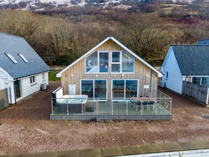 Outdoor dining - Beach House 2 with Hot Tub - sleeps 8 guests in 4 bedrooms (Appin)