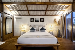 6 bedrooms, in-room safe, iron/ironing board, free WiFi