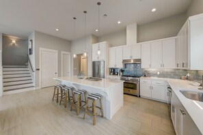 冰箱、微波炉、烤箱、炉灶